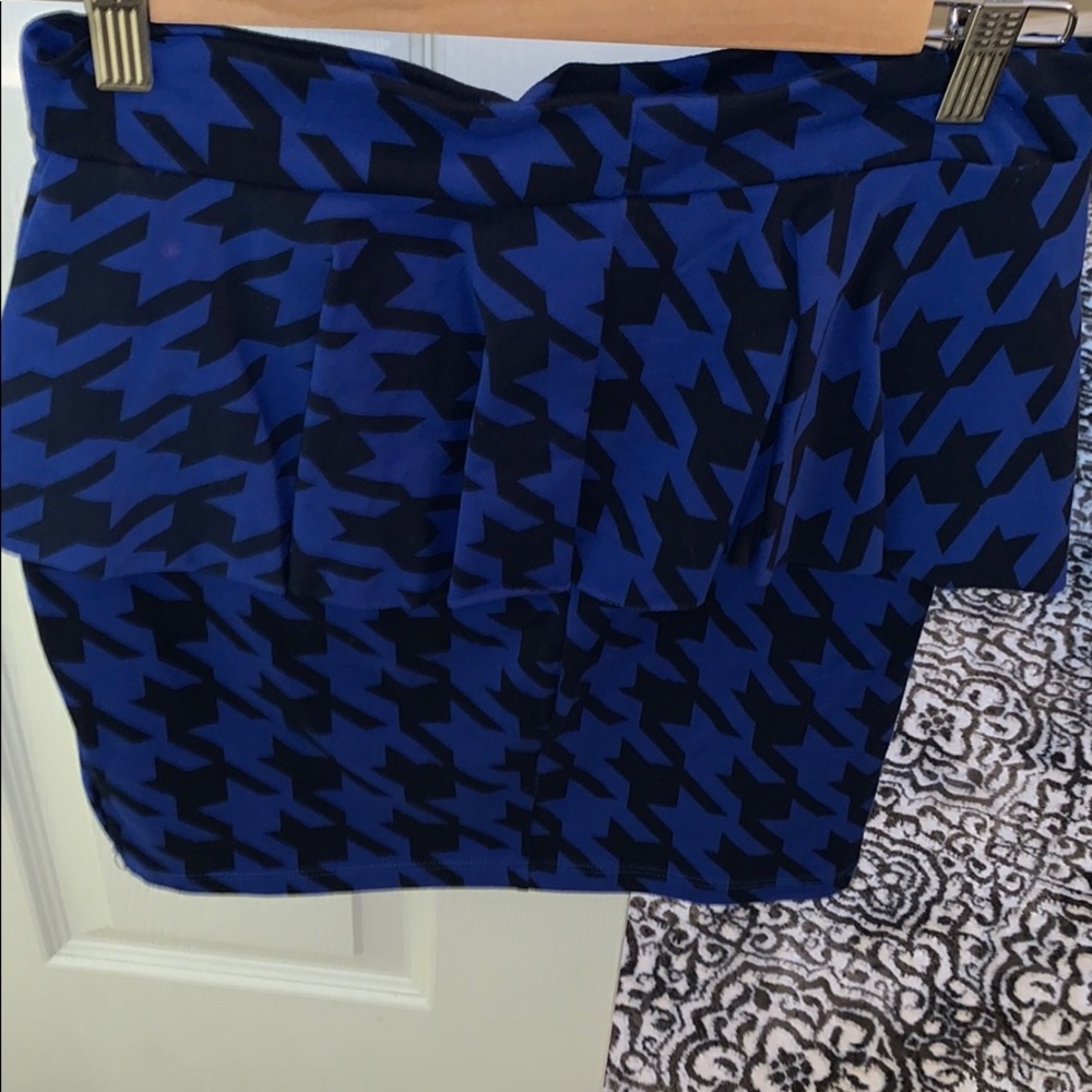Blue houndstooth Bebe skirt